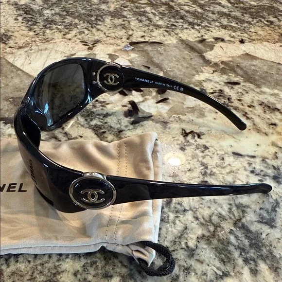 CHANEL Black Sunglasses with Case and Pouch - Picture 2 of 6